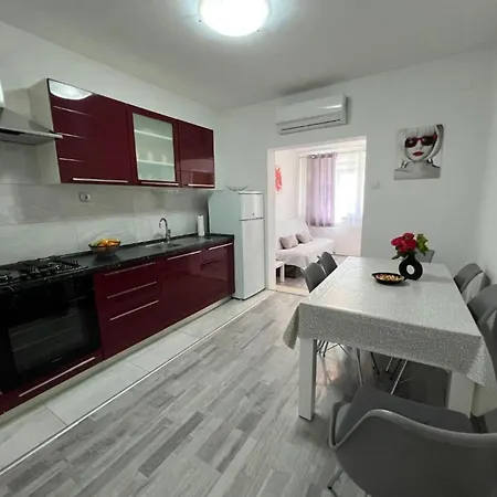 Apartment Rosa Supetar