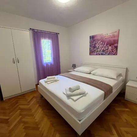 Rosa Apartment